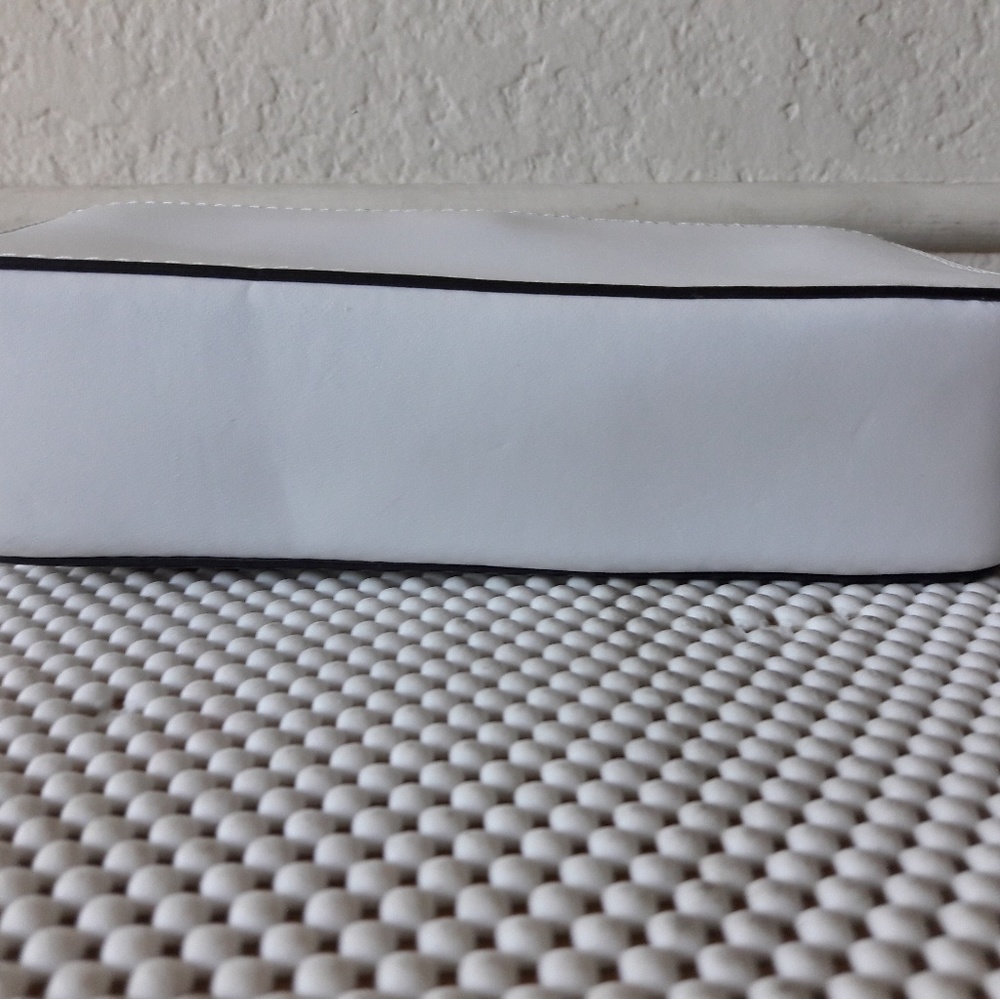 Michael Kors leather purse - Picture 2 of 8